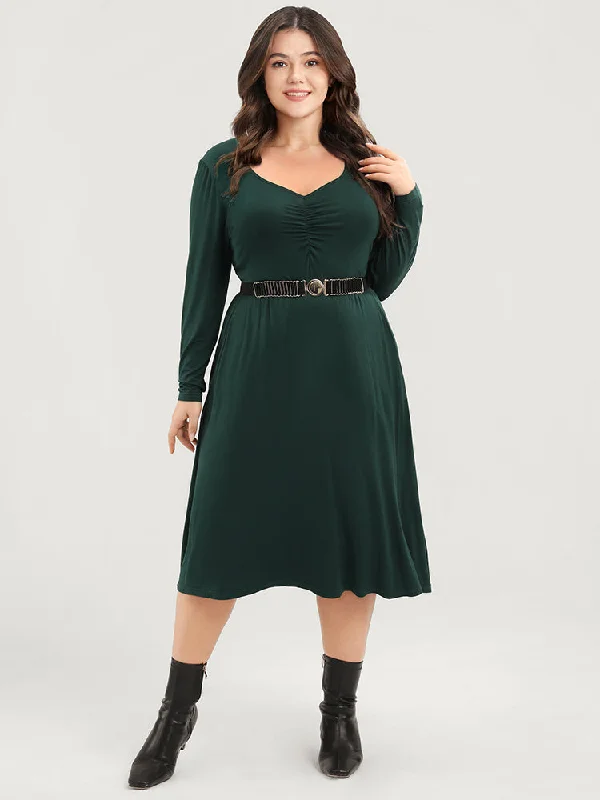 Midi dresses with V - necklines for a flattering and elongating effect Solid Pocket Gathered V Neck Midi Dress Without Belt Midi dresses with V - necklines for a flattering and elongating effect Solid Pocket Gathered V Neck Midi Dress Without Belt