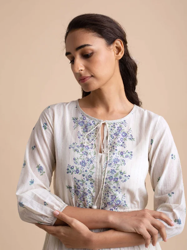 Midi dresses with pleated skirts for a timeless and elegant appeal Notes to Self Dress Midi dresses with pleated skirts for a timeless and elegant appeal Notes to Self Dress