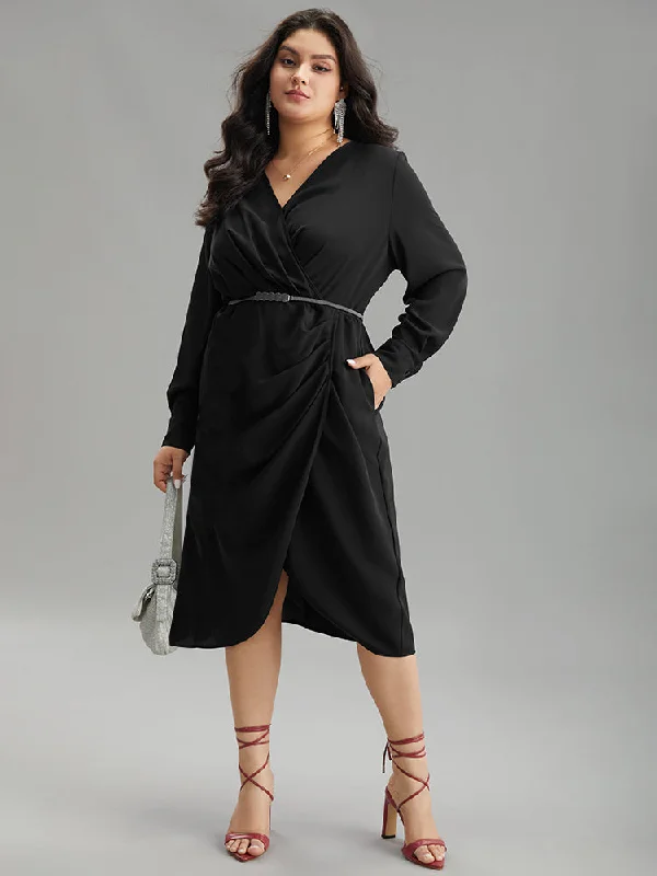 Midi dresses with ruffled sleeves for a more feminine and voluminous look Static-Free Solid Plicated Detail Wrap Dress Midi dresses with ruffled sleeves for a more feminine and voluminous look Static-Free Solid Plicated Detail Wrap Dress