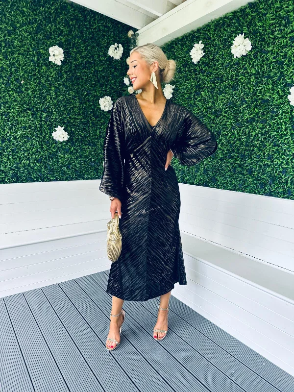 Midi dresses with side slits for a sexy and elegant appearance Landan V Neck Long Sleeve Maxi Dress in Black and Gold Velvet Midi dresses with side slits for a sexy and elegant appearance Landan V Neck Long Sleeve Maxi Dress in Black and Gold Velvet
