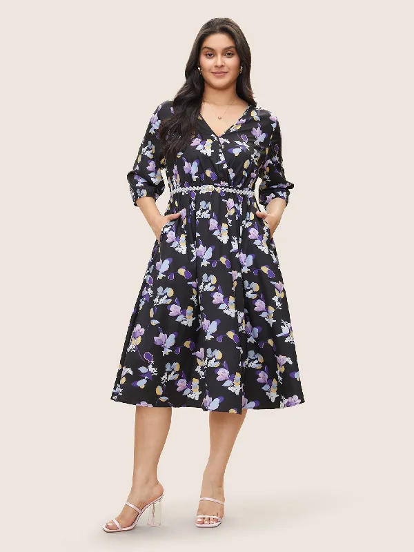 Midi dresses with geometric cutouts for a contemporary and edgy look Floral Wrap Elastic Waist Lantern Sleeve Cropped Dress Midi dresses with geometric cutouts for a contemporary and edgy look Floral Wrap Elastic Waist Lantern Sleeve Cropped Dress