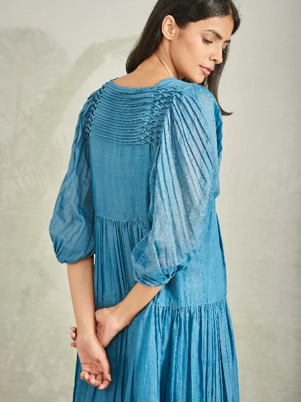 Maxi - inspired midi dresses with flowing fabrics for a beachy vibe Homecoming Dress Maxi - inspired midi dresses with flowing fabrics for a beachy vibe Homecoming Dress