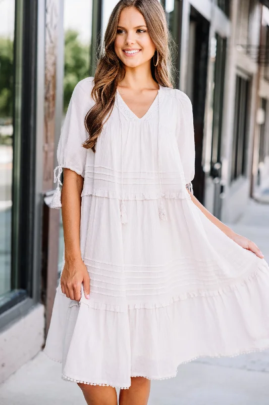 Midi dresses with fringe details for a fun and energetic style Sweet Mornings Natural White Ruffled Midi Dress Midi dresses with fringe details for a fun and energetic style Sweet Mornings Natural White Ruffled Midi Dress