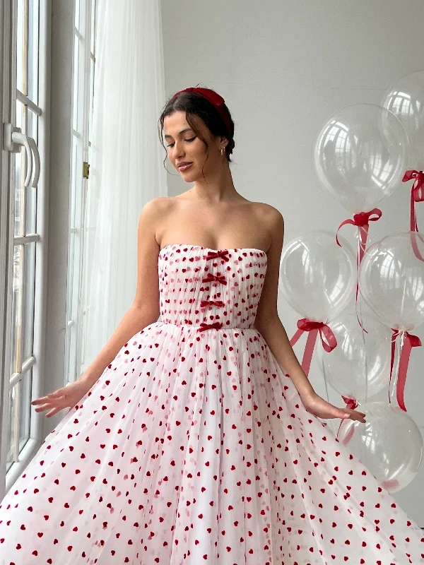 Mini dresses with spaghetti straps for a delicate look Sugar & Scarlet Midi Dress