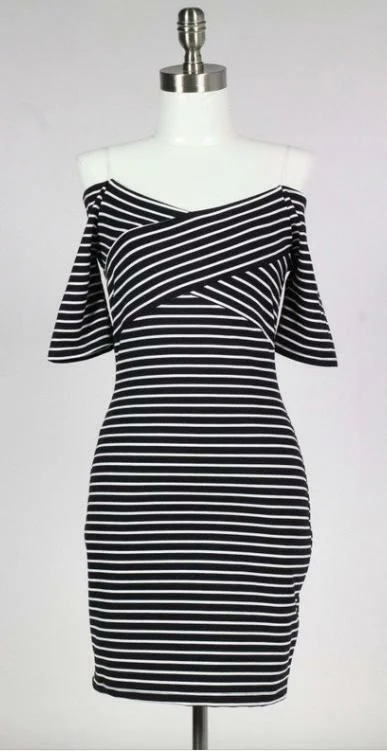 Mini dresses with puff sleeves for a vintage look Movin' On Baby Off-The-Shoulder Striped Bodycon Dress Mini dresses with puff sleeves for a vintage look Movin' On Baby Off-The-Shoulder Striped Bodycon Dress