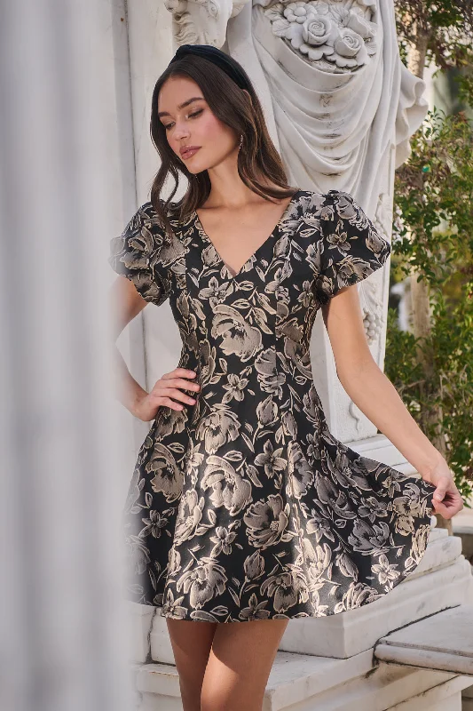 Mini dresses with ribbed textures for a unique appearance Lyla Jacquard Floral Lara Flare Mini Dress Mini dresses with ribbed textures for a unique appearance Lyla Jacquard Floral Lara Flare Mini Dress