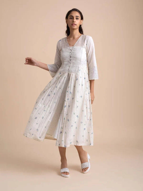 Wrap - style midi dresses in silk for a sophisticated office look Dear Beloved Dress Wrap - style midi dresses in silk for a sophisticated office look Dear Beloved Dress