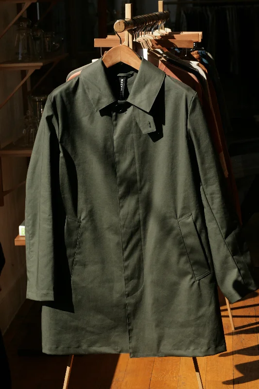 Water - resistant women's trench coats with adjustable cuffs for rainy daysCAMBRIDGE RAINTEC COTTON SHORT COAT | BOTTLE GREEN | GMC-100