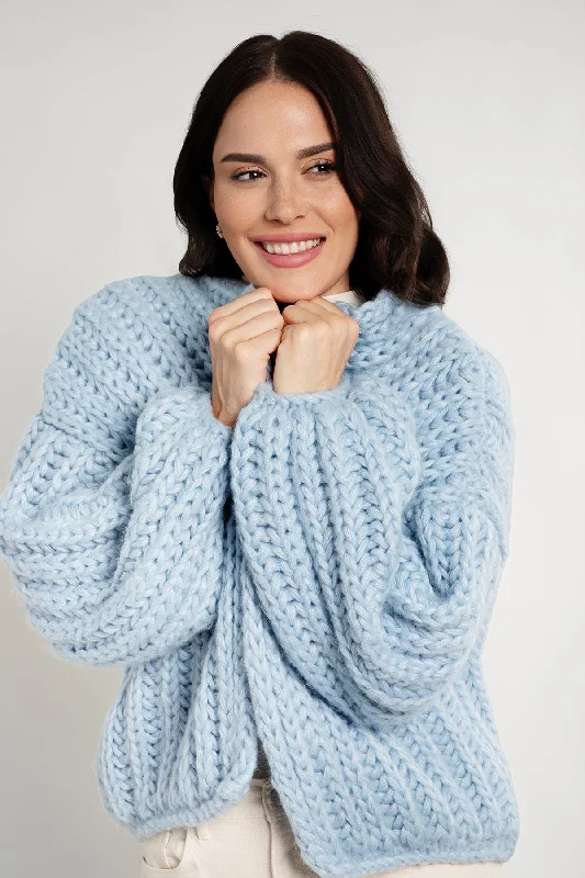 cable knit women cardigan with intricate patternsChunky Oversized Cotton Wool Knit Cardigan cable knit women cardigan with intricate patternsChunky Oversized Cotton Wool Knit Cardigan