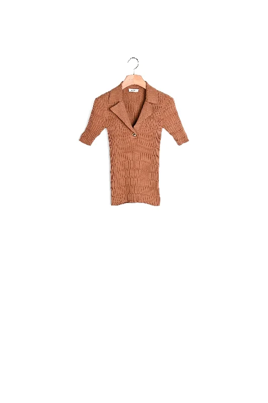 cable knit women cardigan with intricate patternsPull polo à manches courtes