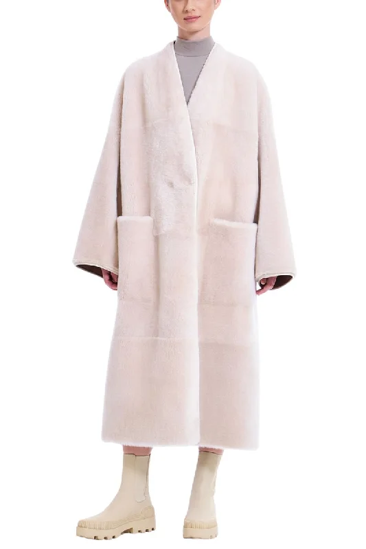Oversized women's wool coats in a monochromatic look for a trendy outfitReversible Shearling Coat Oversized women's wool coats in a monochromatic look for a trendy outfitReversible Shearling Coat