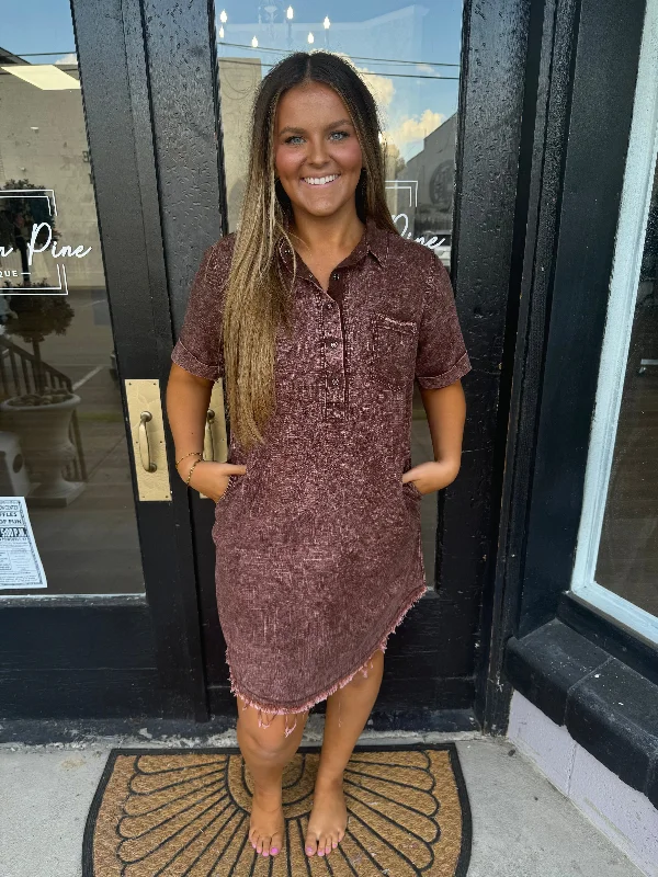 Mermaid - Style Women Dress with a Fitted Silhouette for Special OccasionsBrown acid wash button down dress Mermaid - Style Women Dress with a Fitted Silhouette for Special OccasionsBrown acid wash button down dress