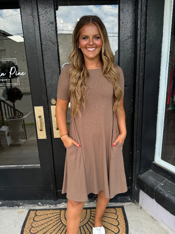 Sheath Women Dress with a Tailored Fit for a Professional LookChocolate t-shirt dress Sheath Women Dress with a Tailored Fit for a Professional LookChocolate t-shirt dress