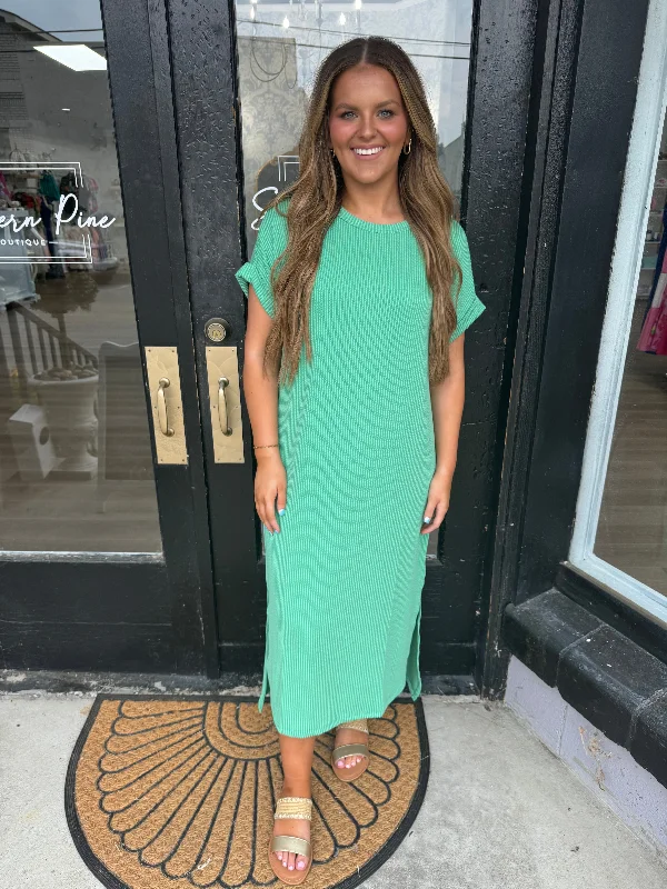 Pleated Women Dress with a Timeless and Elegant TextureGreen ribbed maxi