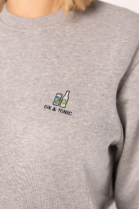 Women's cropped sweatshirt with a slogan graphic for a fun and expressive lookTAILORED TASTES Gin Tonic | Bestickter Bio-Baumwoll Unisex Pullover Women's cropped sweatshirt with a slogan graphic for a fun and expressive lookTAILORED TASTES Gin Tonic | Bestickter Bio-Baumwoll Unisex Pullover
