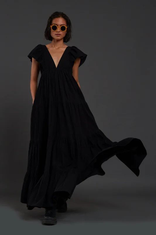 Maxi Women Dress with Floral Print for a Bohemian Vibe Maxi Women Dress with Floral Print for a Bohemian Vibe Black Tiered Gown Maxi Women Dress with Floral Print for a Bohemian Vibe Maxi Women Dress with Floral Print for a Bohemian Vibe Black Tiered Gown