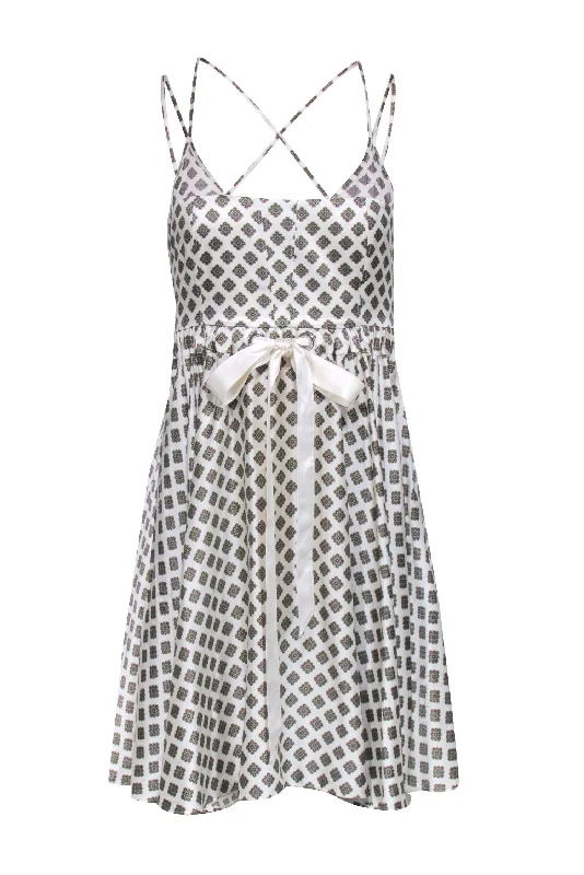 Halter Neck Women Dress to Show Off the Shoulders and Neckline Halter Neck Women Dress to Show Off the Shoulders and Neckline Cinq a Sept - Ivory Sleeveless Geometric Print Dress Sz XS Halter Neck Women Dress to Show Off the Shoulders and Neckline Halter Neck Women Dress to Show Off the Shoulders and Neckline Cinq a Sept - Ivory Sleeveless Geometric Print Dress Sz XS