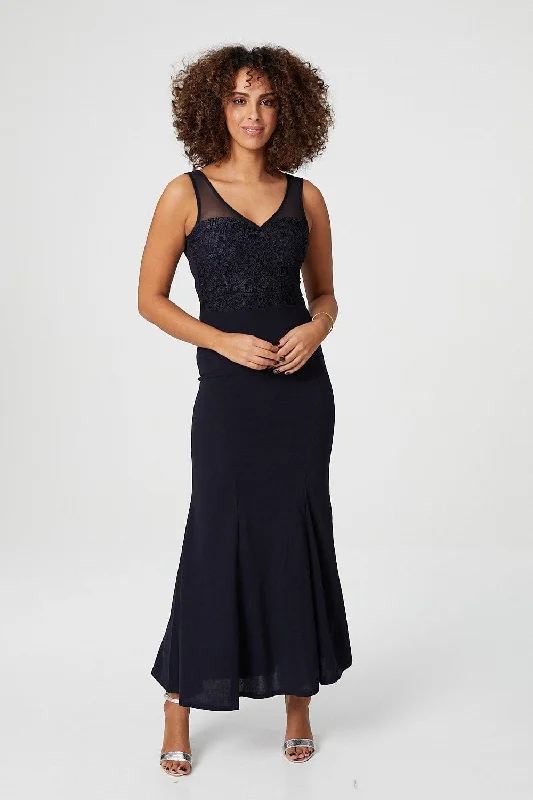 Maxi dresses with a gathered skirt for a voluminous and dramatic effectLace Top Fishtail Maxi Dress Maxi dresses with a gathered skirt for a voluminous and dramatic effectLace Top Fishtail Maxi Dress