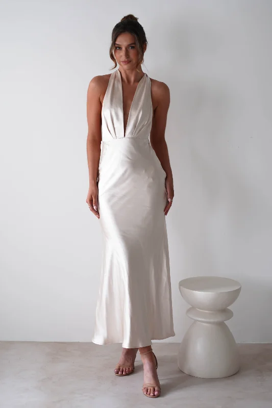 Maxi dresses with a cinched waist for a defined silhouetteKaylah Satin Halter Neck Maxi Dress | Champagne Maxi dresses with a cinched waist for a defined silhouetteKaylah Satin Halter Neck Maxi Dress | Champagne
