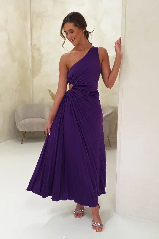 Maxi dresses with an empire waist for a flattering fit on all body typesOlsen Pleated Maxi Dress | Deep Purple Maxi dresses with an empire waist for a flattering fit on all body typesOlsen Pleated Maxi Dress | Deep Purple