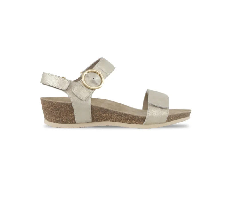 Women's Fur - Lined Loafers in Tan for a Cozy Winter OptionSINTRA