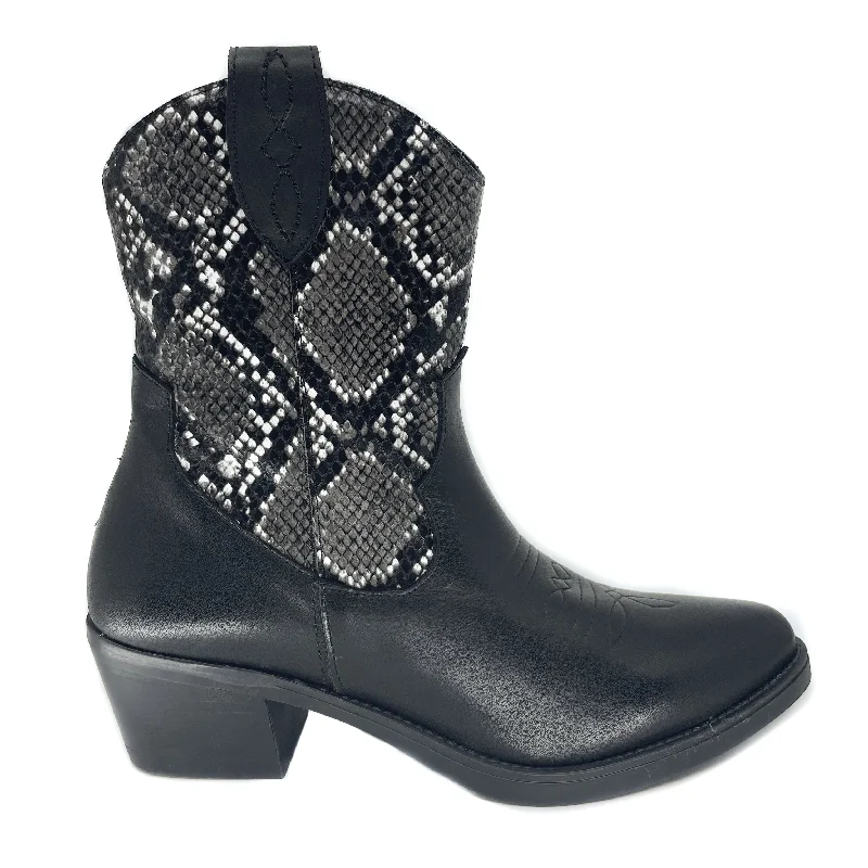 women's ankle boots with adjustable strapsQuait 20644 Black/Snake Western Boot