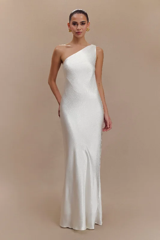 Maxi dresses with thin spaghetti straps for a delicate and feminine feelCamille One Shoulder Satin Maxi Dress - White Maxi dresses with thin spaghetti straps for a delicate and feminine feelCamille One Shoulder Satin Maxi Dress - White