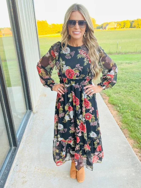 Maxi dresses with geometric prints for a contemporary aestheticCOUNTY LINE MAXI DRESS Maxi dresses with geometric prints for a contemporary aestheticCOUNTY LINE MAXI DRESS