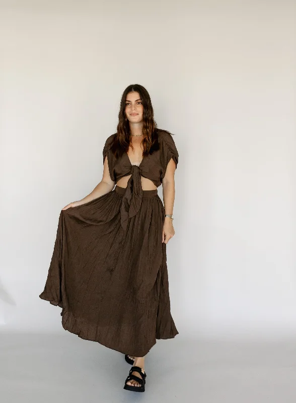 Metallic maxi dresses for a glamorous New Year's Eve partyEspresso Set