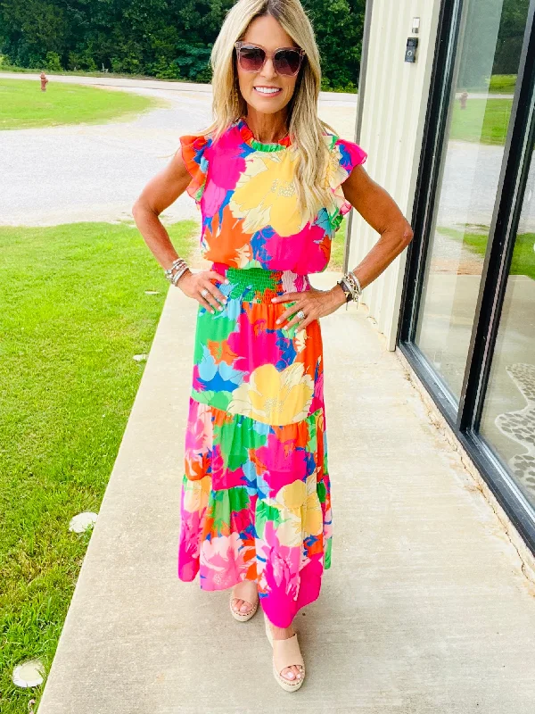 Maxi dresses with embroidered floral motifs for a unique designGO TROPICAL MAXI DRESS Maxi dresses with embroidered floral motifs for a unique designGO TROPICAL MAXI DRESS
