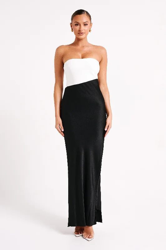 Maxi dresses with a keyhole back for a sexy detailMiranda Contrast Maxi Dress - Black/White Maxi dresses with a keyhole back for a sexy detailMiranda Contrast Maxi Dress - Black/White