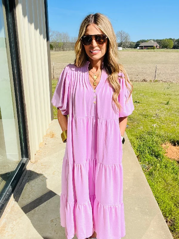Ruffled maxi dresses with a tiered skirt for added volumeRIGHT AROUND THE CORNER DRESS Ruffled maxi dresses with a tiered skirt for added volumeRIGHT AROUND THE CORNER DRESS