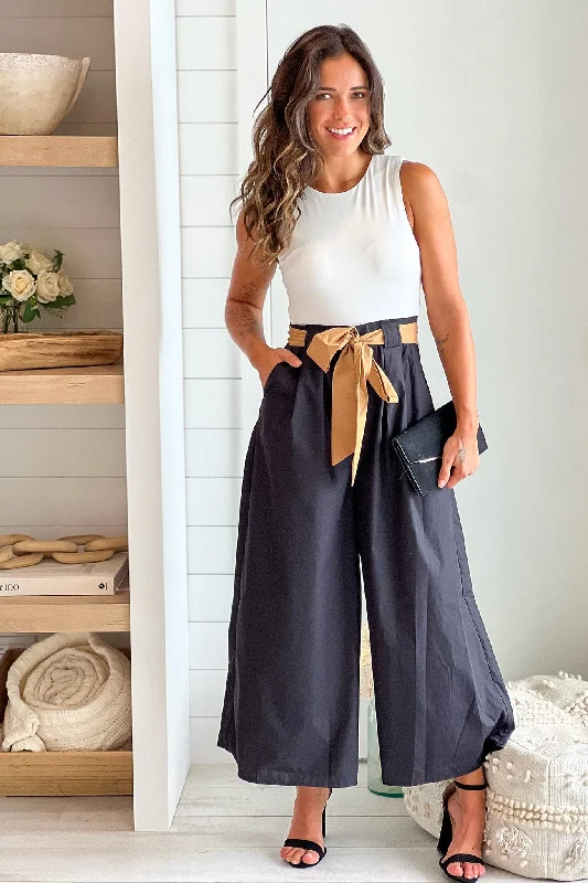 Velvet maxi dresses with long sleeves for winter weddingsWhite And Black Wide Leg Jumpsuit Velvet maxi dresses with long sleeves for winter weddingsWhite And Black Wide Leg Jumpsuit
