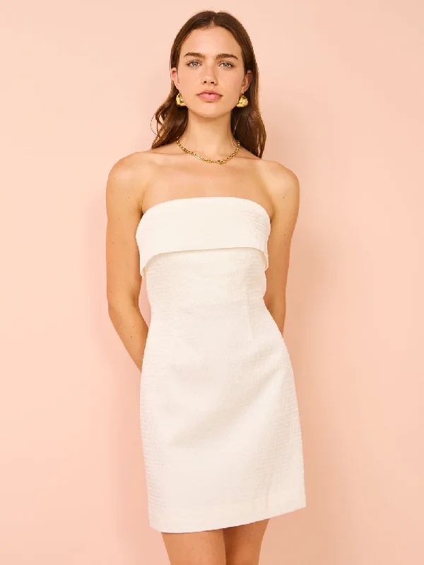 Mini dresses with cut - out details for a trendy lookViktoria & Woods Escapism Dress in Ivory Mini dresses with cut - out details for a trendy lookViktoria & Woods Escapism Dress in Ivory