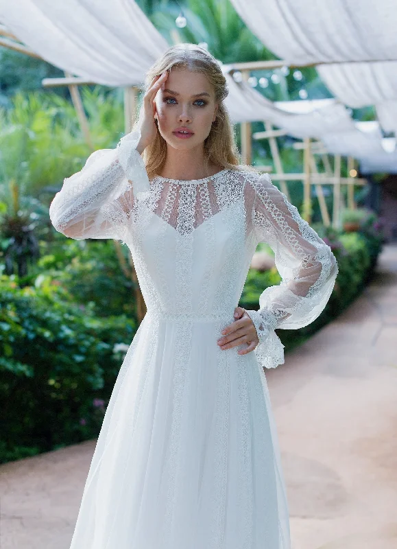 Mermaid silhouette wedding dresses with lace appliques​2in1 Wedding Dress with a Lace Cap