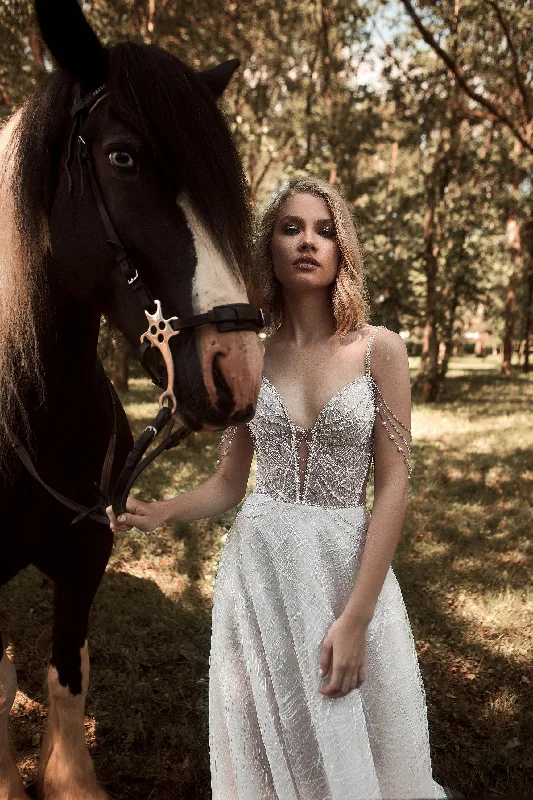 Ballroom - ready wedding dresses with a large skirtBeaded Sleeve Sweetheart Lace Wedding Dress Ballroom - ready wedding dresses with a large skirtBeaded Sleeve Sweetheart Lace Wedding Dress