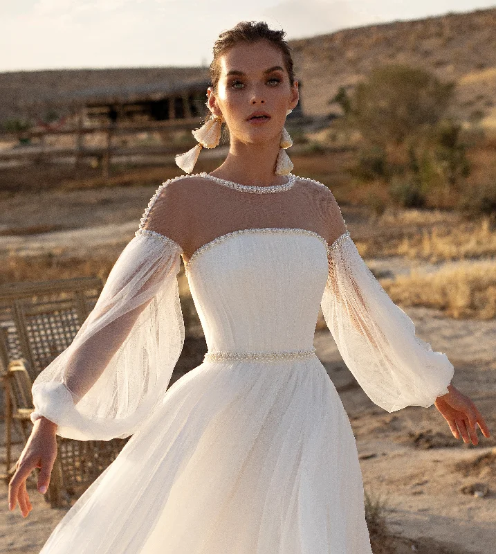 Wedding dresses with a sweetheart - neck and a corseted backElegant Minimalist Style Puffy Sleeves Wedding Gown Wedding dresses with a sweetheart - neck and a corseted backElegant Minimalist Style Puffy Sleeves Wedding Gown
