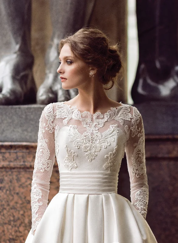 Mermaid silhouette wedding dresses with lace appliquesExquisite High-Neck Long Sleeve Elegant Wedding Gown Mermaid silhouette wedding dresses with lace appliquesExquisite High-Neck Long Sleeve Elegant Wedding Gown
