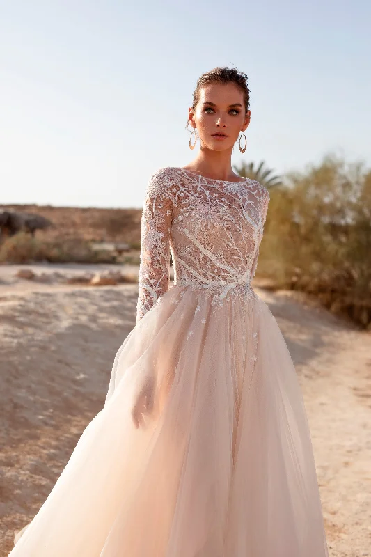 Halter - neck wedding dresses with a unique necklineLong Sleeve A-Line Wedding Dress Halter - neck wedding dresses with a unique necklineLong Sleeve A-Line Wedding Dress