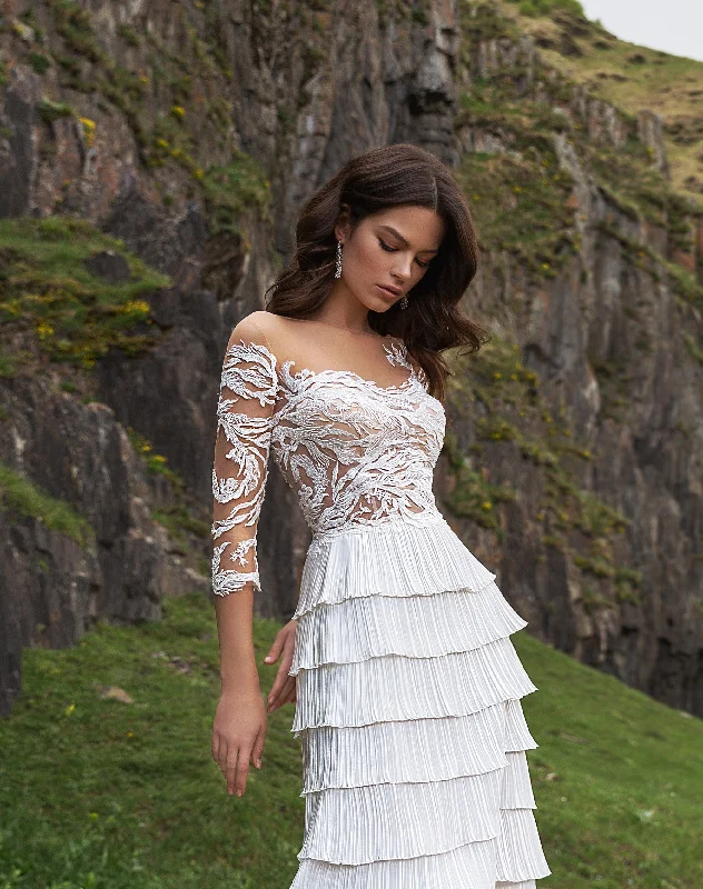 Long - sleeved lace wedding dresses for a modest styleLong Sleeve Tiered Skirt Wedding Gown Long - sleeved lace wedding dresses for a modest styleLong Sleeve Tiered Skirt Wedding Gown