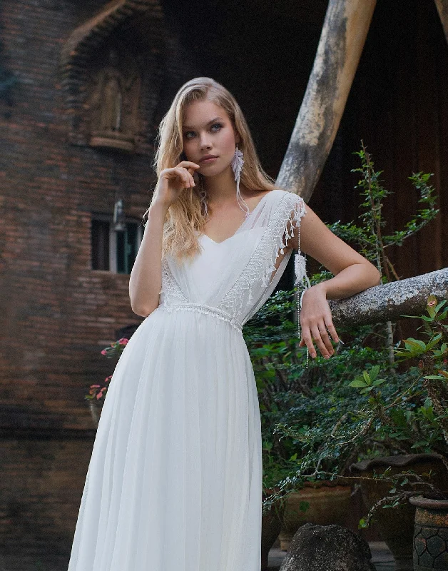 Illusion - neck wedding dresses with delicate laceSpaghetti Strap Wedding Dress with With Tulle Ruffle Overlay Illusion - neck wedding dresses with delicate laceSpaghetti Strap Wedding Dress with With Tulle Ruffle Overlay