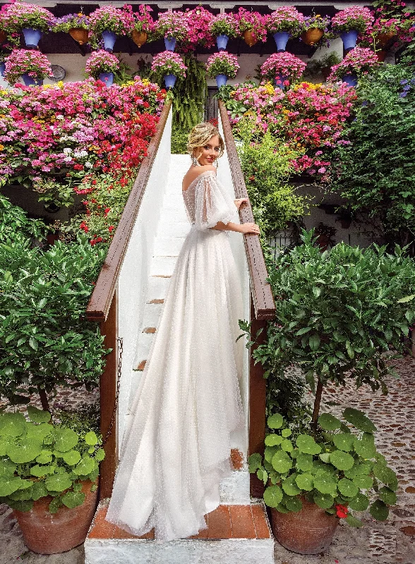 Halter - neck wedding dresses with a unique necklineOff-Shoulder Puffy Sleeve Polka Dot Wedding Dress Halter - neck wedding dresses with a unique necklineOff-Shoulder Puffy Sleeve Polka Dot Wedding Dress