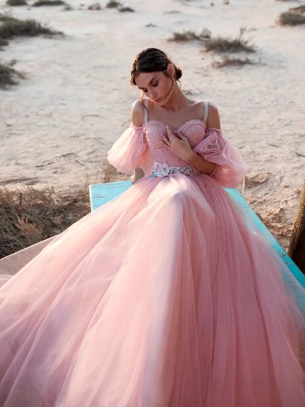 Wedding dresses with a bateau neckline for a classic shapeOff-Shoulder Sweetheart Powder Gown Wedding dresses with a bateau neckline for a classic shapeOff-Shoulder Sweetheart Powder Gown