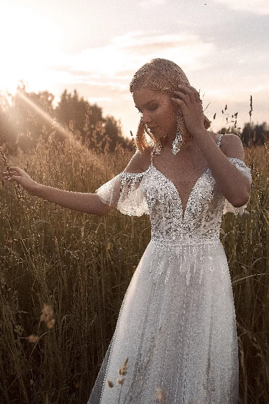 Wedding dresses with a ruched bodice for a textured lookOff-Shoulder V-Neck A-Line Bohemian Wedding Gown Wedding dresses with a ruched bodice for a textured lookOff-Shoulder V-Neck A-Line Bohemian Wedding Gown