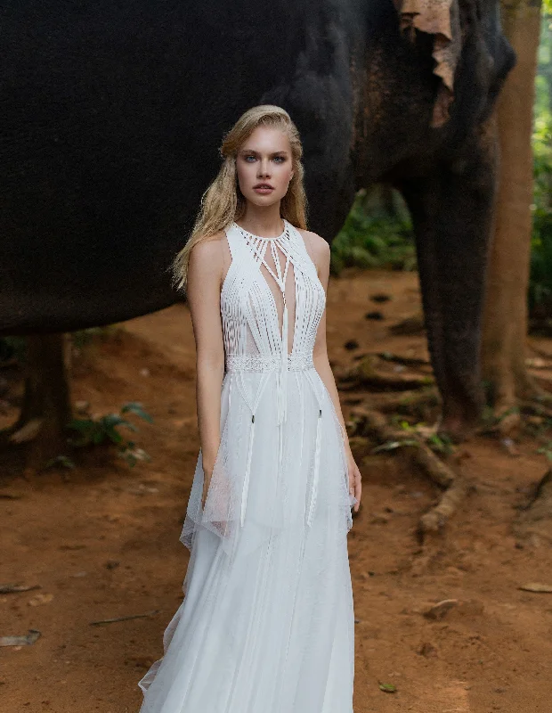 Off - the - shoulder wedding dresses with ruffled sleevesSleeveless Bohemian Wedding Gown Off - the - shoulder wedding dresses with ruffled sleevesSleeveless Bohemian Wedding Gown