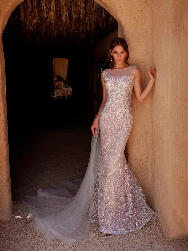 One - shoulder wedding dresses with a flowing sleeveSleeveless Mermaid Wedding Dress One - shoulder wedding dresses with a flowing sleeveSleeveless Mermaid Wedding Dress