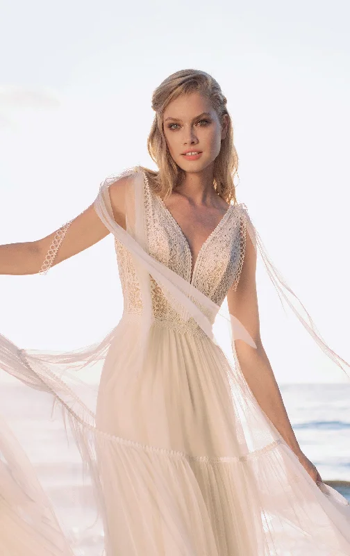 Wedding dresses with a dropped waist for a retro styleSleeveless V-Neck Bohemian Wedding Dress Wedding dresses with a dropped waist for a retro styleSleeveless V-Neck Bohemian Wedding Dress