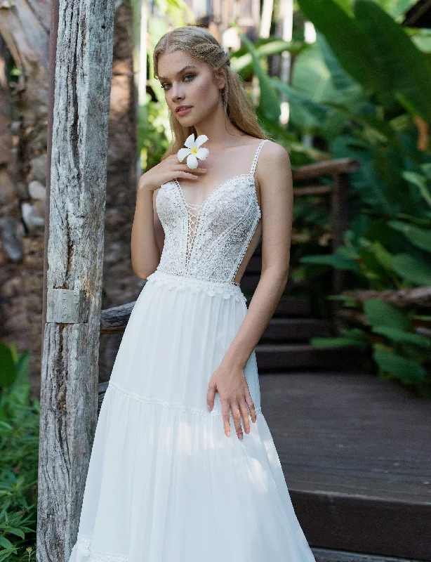 Chiffon and tulle combination wedding dressesSpaghetti Strap Wedding Dress with Bolero Chiffon and tulle combination wedding dressesSpaghetti Strap Wedding Dress with Bolero