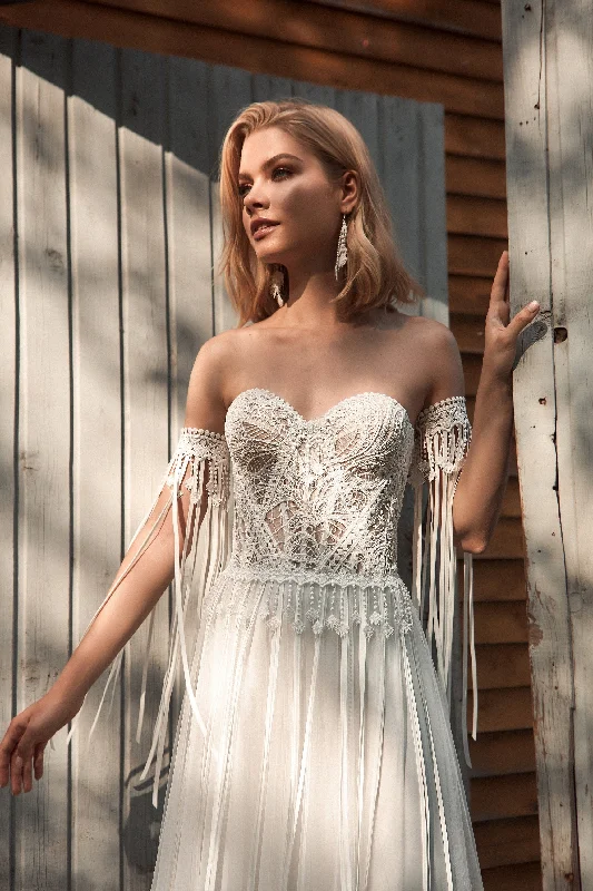 Tulle - over - satin wedding dresses for a soft lookStrapless Bohemian Wedding Gown with Removable Sleeves Tulle - over - satin wedding dresses for a soft lookStrapless Bohemian Wedding Gown with Removable Sleeves