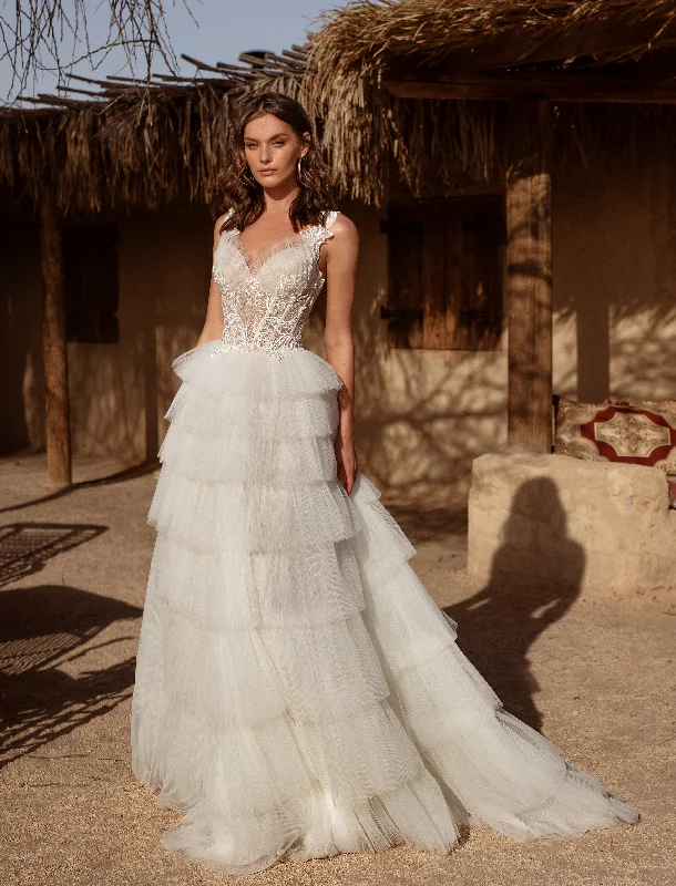 Wedding dresses with a detachable skirt for versatilitySweetheart Tiered Skirt Ball Gown Wedding Dress Wedding dresses with a detachable skirt for versatilitySweetheart Tiered Skirt Ball Gown Wedding Dress